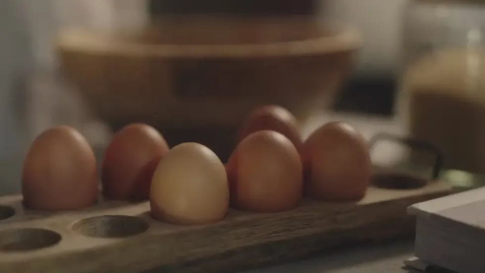 Anda Mango Wood Egg Holder - Natural