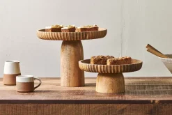 Gavivi Mango Wood Stand