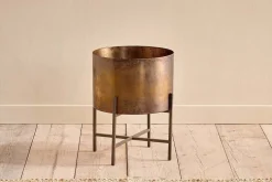 Juoni Iron Planter