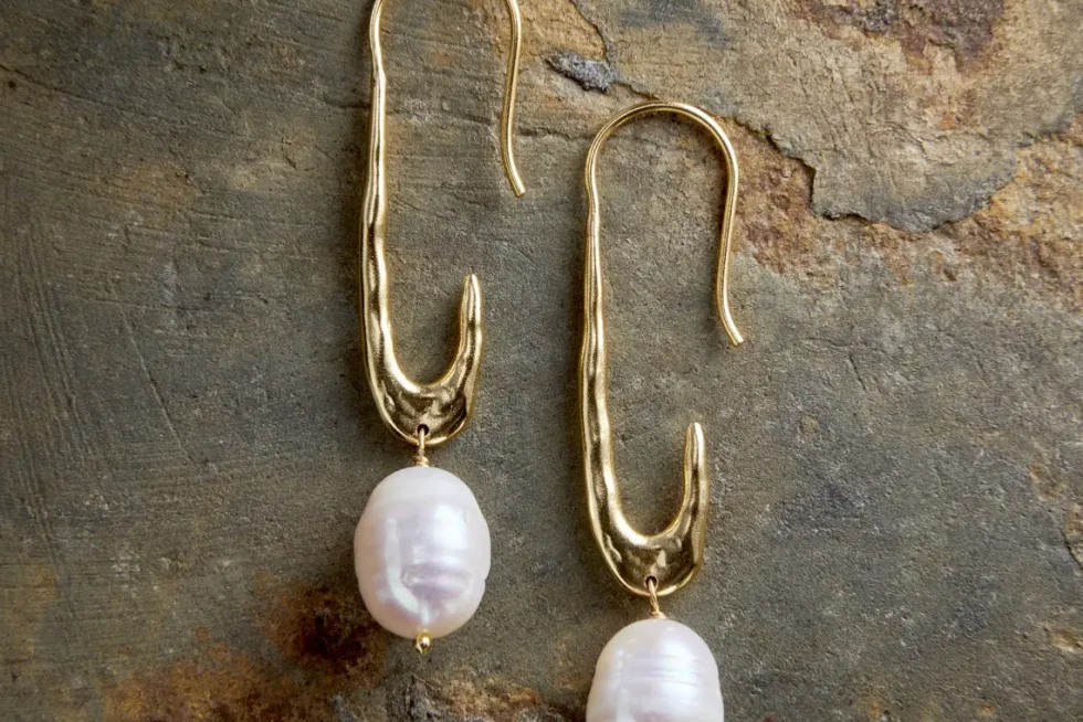 Omi White Pearl Earrings - Gold